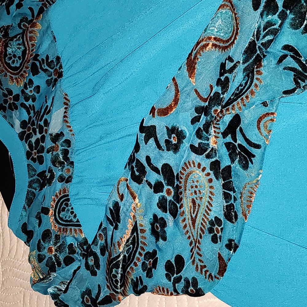 **SOLD** "UMGEE" VELVET PAISLEY TOP - Picture 1 of 3
